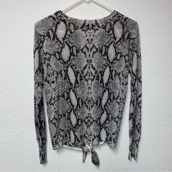 Olivaceous Snakeskin Print Tie Waist Sweater Size Medium - Picture 14 of 14